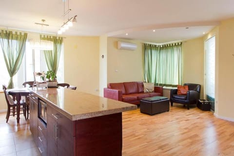 Living room, Seating area, Dining area, air conditioner