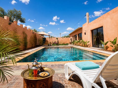 Property building, Patio, Day, Food and drinks, Food, Pool view, Swimming pool, sunbed
