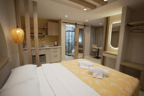 Bed, Bathroom, Photo of the whole room, Bedroom, towels