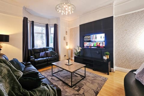 Property building, TV and multimedia, Seating area