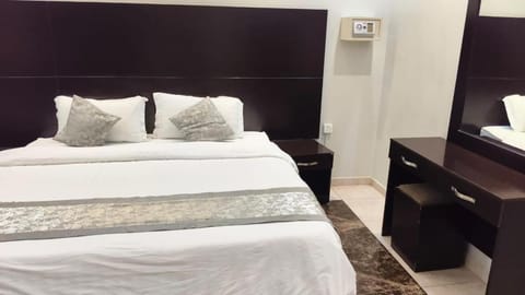 Bed, TV and multimedia, Bedroom