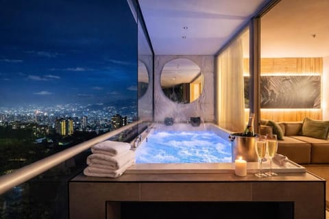 Night, Hot Tub, View (from property/room), Balcony/Terrace, City view