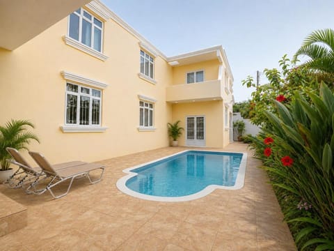 Property building, Swimming pool, sunbed