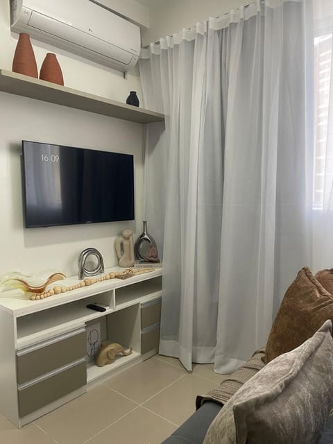 Communal lounge/ TV room, TV and multimedia, Living room, Seating area, Evening entertainment, air conditioner