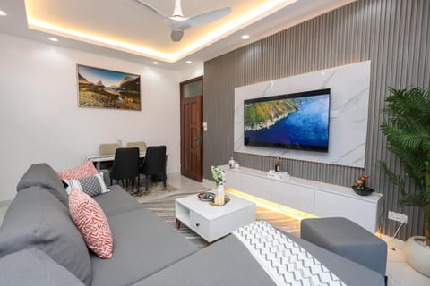 Communal lounge/ TV room, TV and multimedia, Living room, Seating area, Evening entertainment