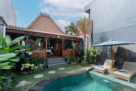 Property building, Day, Garden, Swimming pool, sunbed