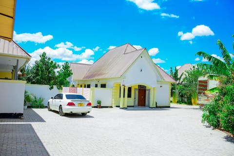 Property building, Day, Parking