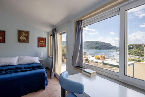 Balcony/Terrace, Bedroom, Sea view, Sea view, internet, internet