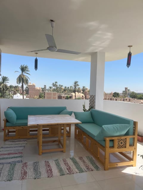 Day, View (from property/room), Balcony/Terrace, Seating area, Dining area