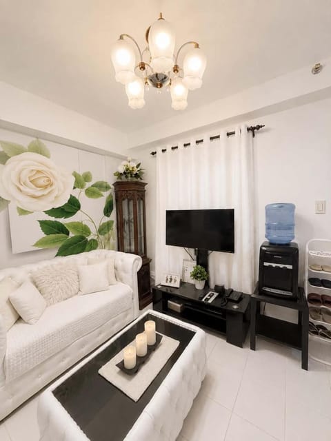 Communal lounge/ TV room, TV and multimedia, Living room, Evening entertainment