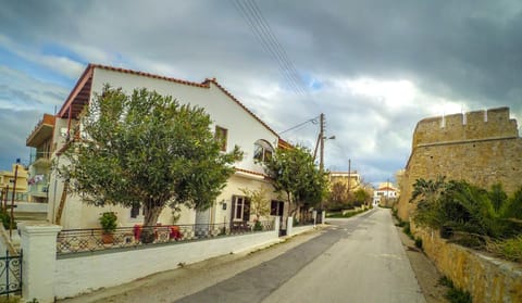 Facade/entrance, Neighbourhood, Landmark view