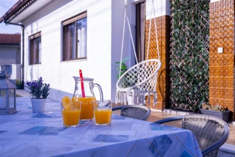 Patio, Day, Balcony/Terrace, Dining area