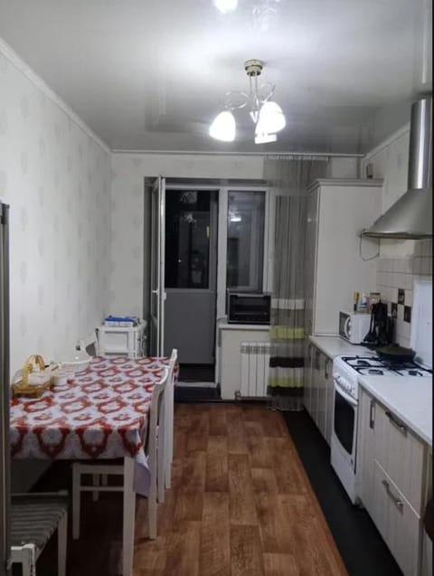Kitchen or kitchenette, Dining area, oven