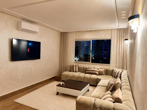 Communal lounge/ TV room, TV and multimedia, air conditioner