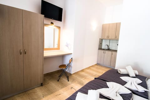 Kitchen or kitchenette, Bedroom