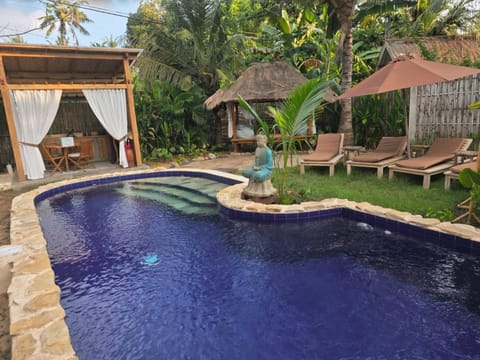 Garden, Kitchen or kitchenette, Garden view, Pool view, Swimming pool, Swimming pool, sunbed, kitchen, kitchen