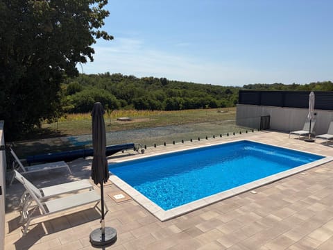 Day, Natural landscape, Pool view, Swimming pool, sunbed