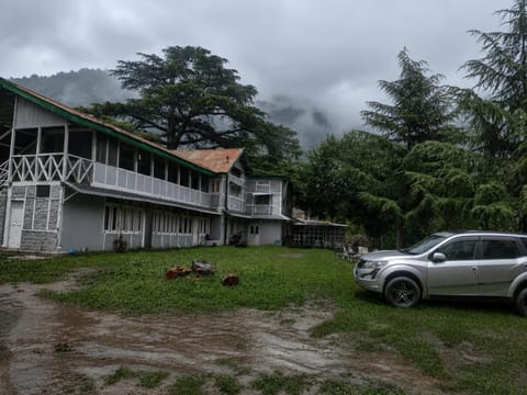 Property building, Garden, Garden view, Parking
