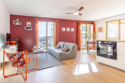 Communal lounge/ TV room, TV and multimedia, Kitchen or kitchenette, Living room, oven