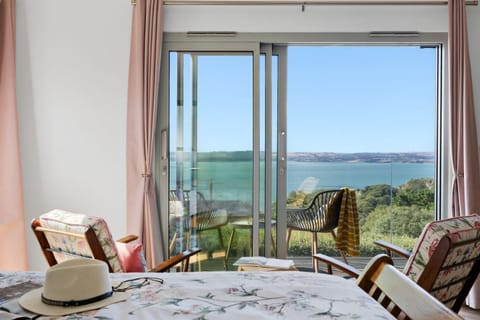 Bed, Natural landscape, Balcony/Terrace, Seating area, Sea view