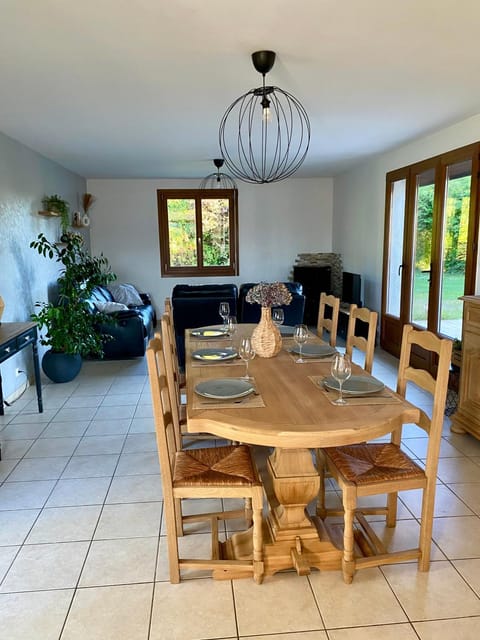 Seating area, Dining area