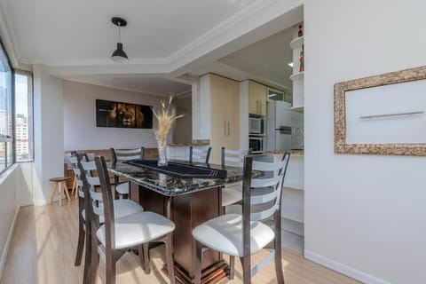 Kitchen or kitchenette, Dining area, oven, stove