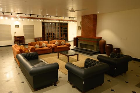 Communal lounge/ TV room, Living room, Seating area