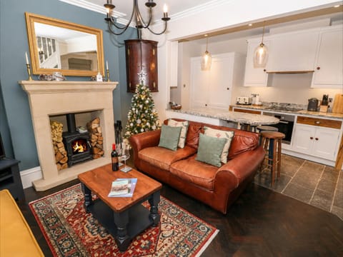 Kitchen or kitchenette, Living room, Seating area