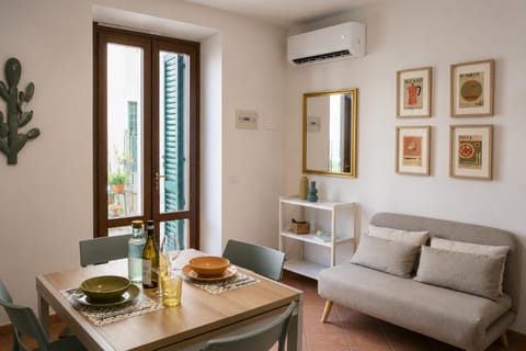 Living room, Dining area, air conditioner