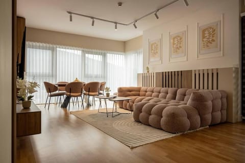 TV and multimedia, View (from property/room), Living room, Photo of the whole room, Seating area