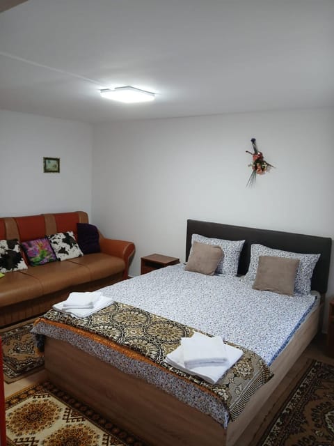 Photo of the whole room, Seating area, Bedroom, towels