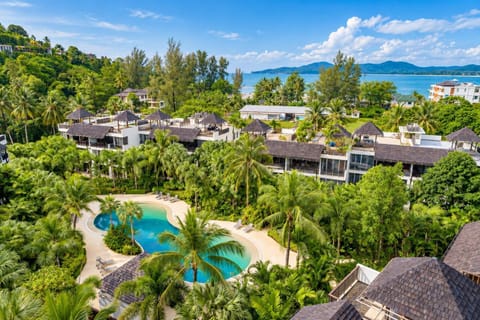 Property building, Beach, Swimming pool