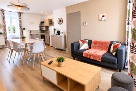 Kitchen or kitchenette, Living room, Dining area, oven, stove