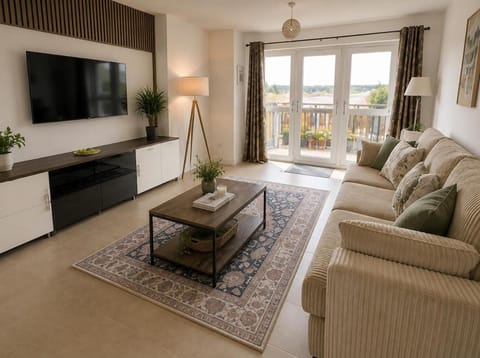 Communal lounge/ TV room, TV and multimedia, Living room, Seating area, Evening entertainment