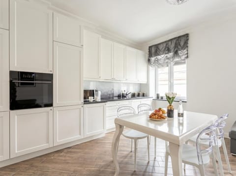 Coffee/tea facilities, Kitchen or kitchenette, Dining area, dishwasher, minibar, oven, pet friendly, stove