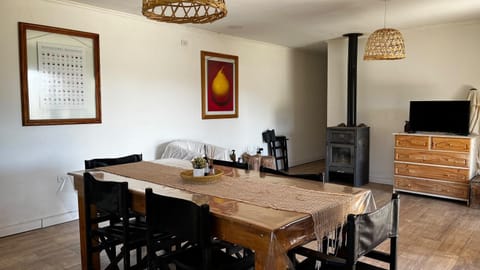 Kitchen or kitchenette, Seating area, Dining area, Evening entertainment