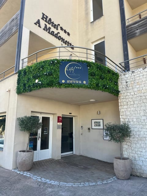 Property building, Lobby or reception