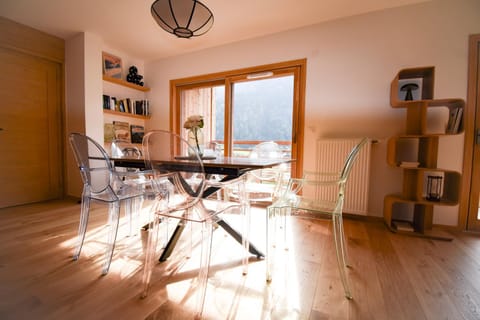 Seating area, Dining area