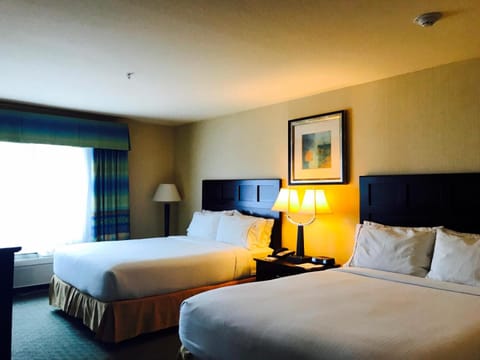 Holiday Inn Express Fort Bragg by IHG Hotel in Fort Bragg