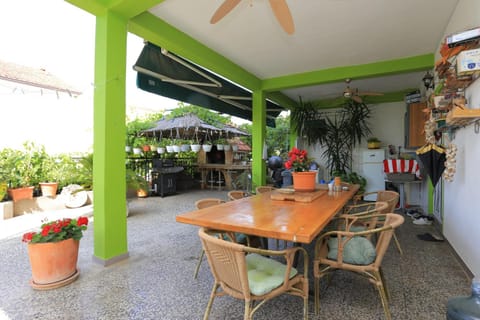 Location, children, Family