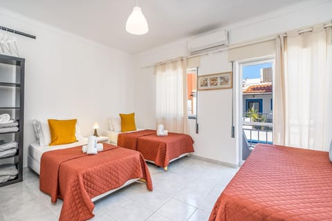 Property building, Spring, Bed, People, Summer, View (from property/room), Photo of the whole room, Decorative detail, Decorative detail, Bedroom, On site, Guests, children, older children, group of guests, Family, towels