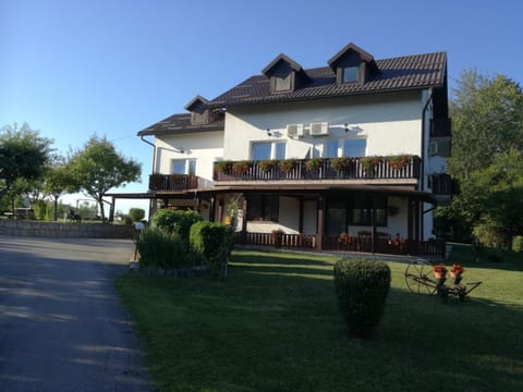Facade/entrance, Garden, Balcony/Terrace