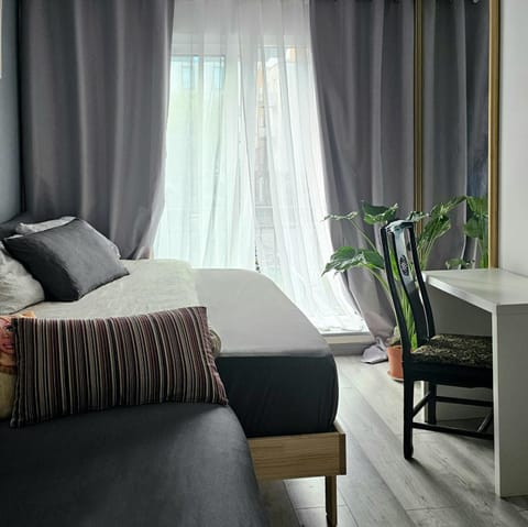 Bed, Balcony/Terrace, Balcony/Terrace, Seating area, Bedroom