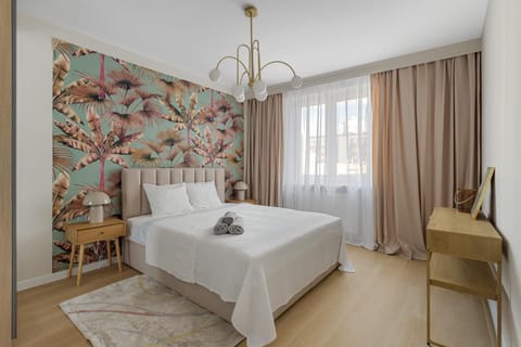 Bed, Photo of the whole room, Seating area, Bedroom