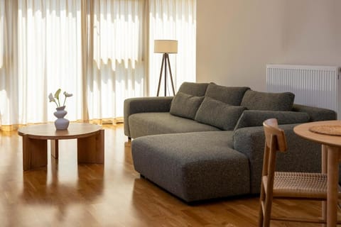 Living room, Seating area, internet