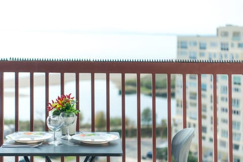 View (from property/room), Balcony/Terrace, Dining area