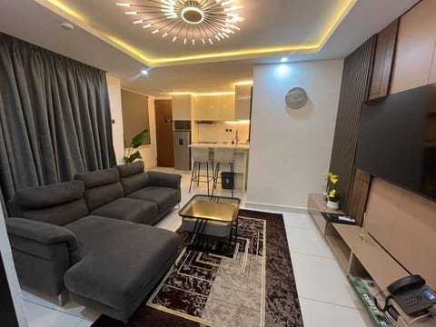 TV and multimedia, Kitchen or kitchenette, Living room, Seating area, Dining area