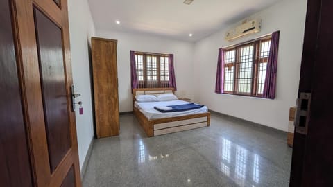 Bed, Bedroom, wardrobe, air conditioner