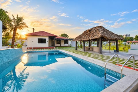 Pool view, Swimming pool