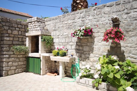 Location, children, Family